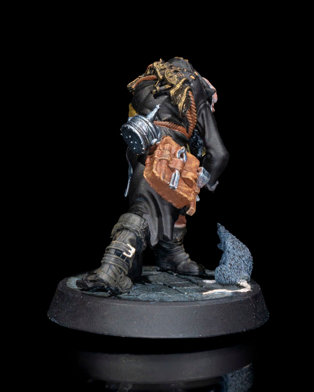 Lantern Bearer Hermit Miniature – 32mm Scale for Tabletop RPGs