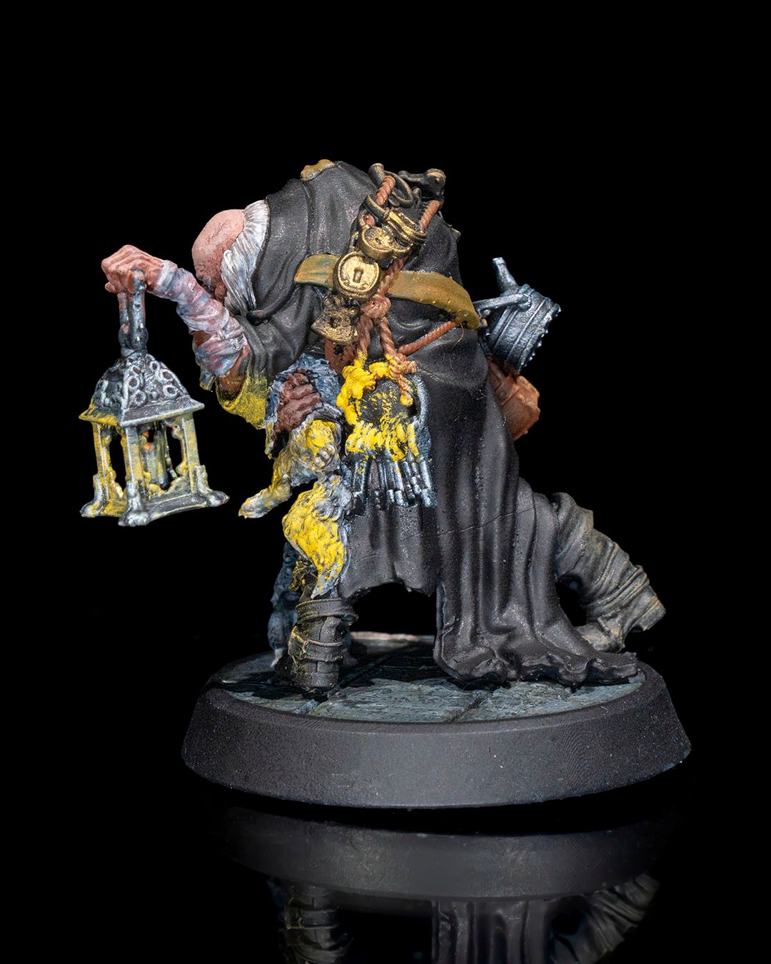 Lantern Bearer Hermit Miniature – 32mm Scale for Tabletop RPGs