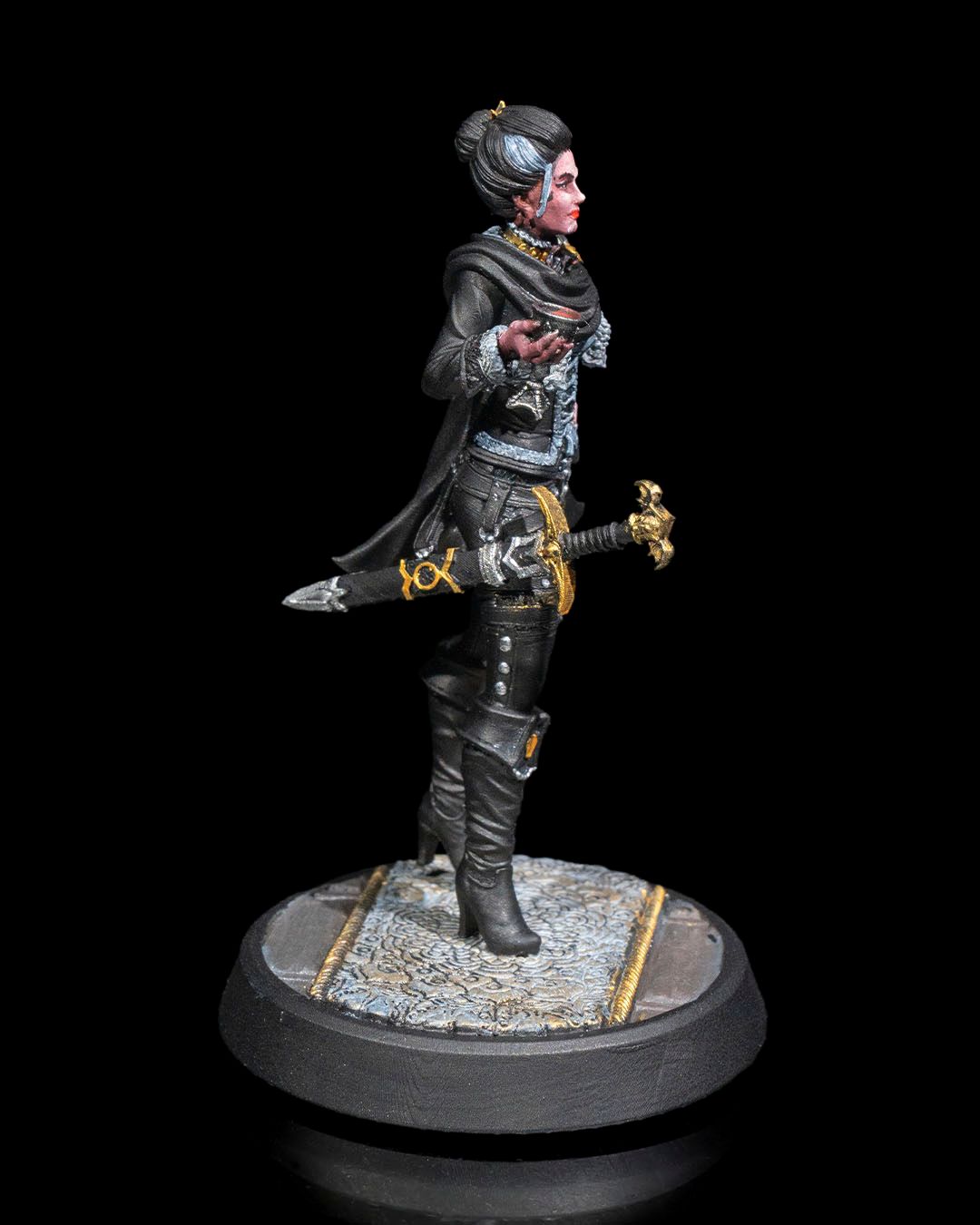 Elegant Duelist Miniature – 32mm Scale for Tabletop RPGs