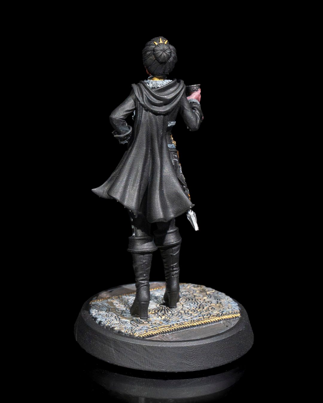 Elegant Duelist Miniature – 32mm Scale for Tabletop RPGs