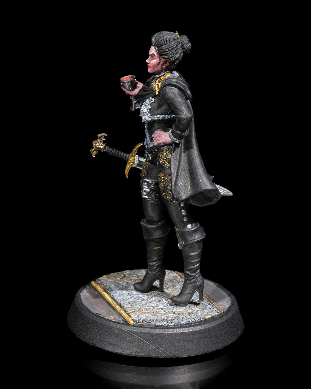 Elegant Duelist Miniature – 32mm Scale for Tabletop RPGs