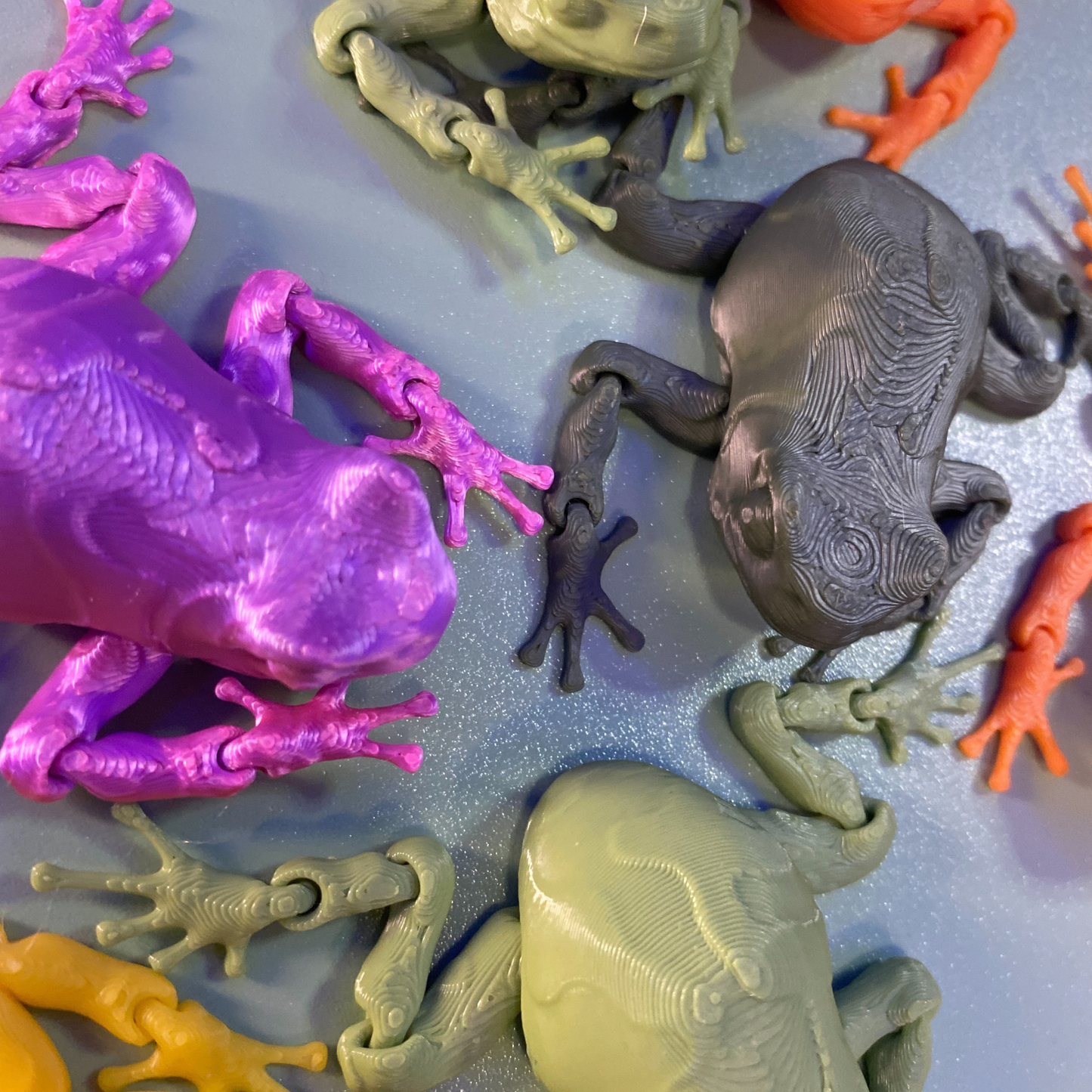 3D Printed Articulated Frogs (Set of 2) - Random Colors